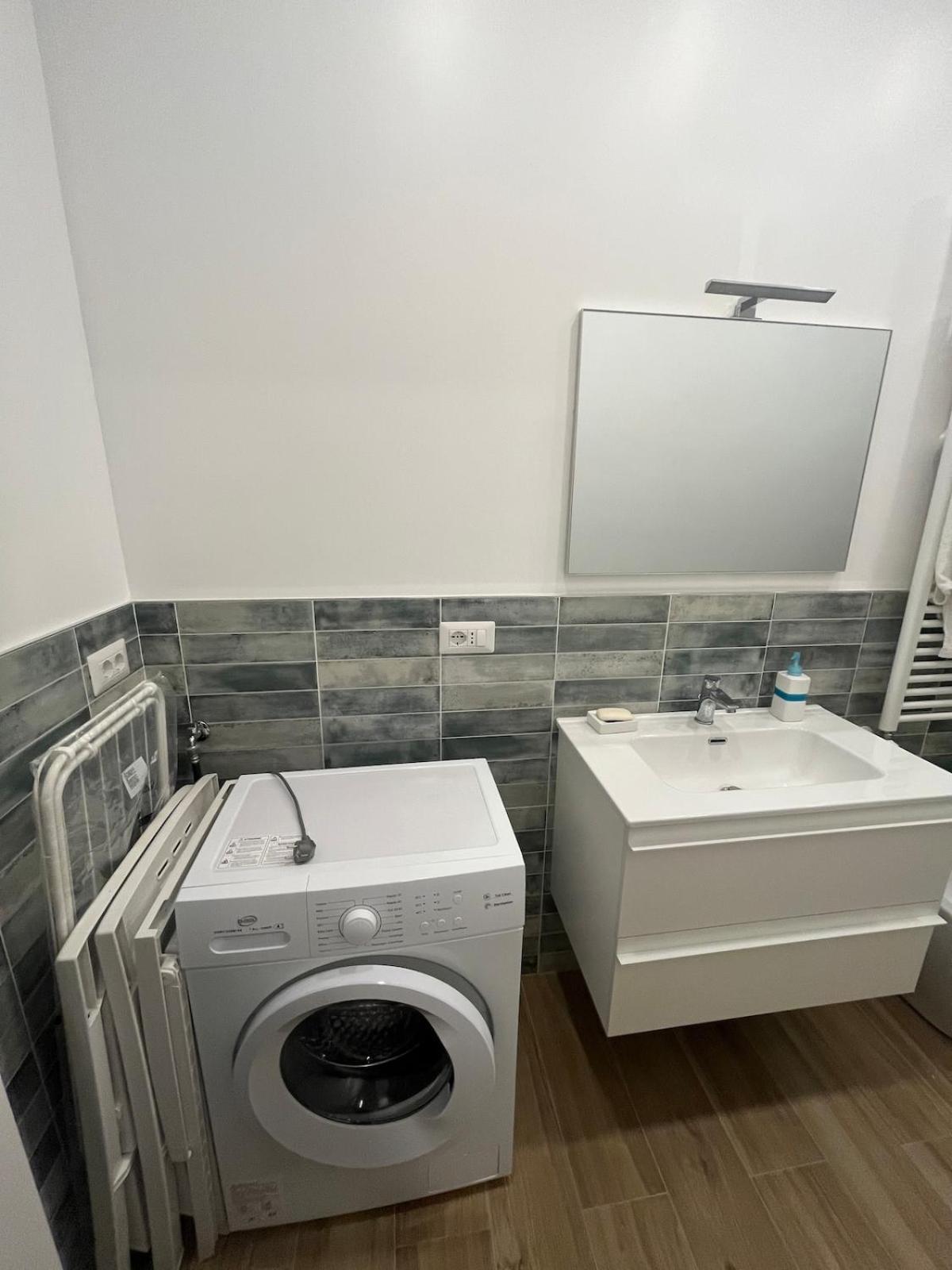 Loreto 15 Mins From Duomo - M1 Rovereto Apartment